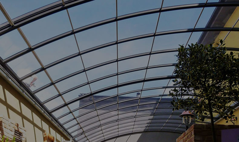 車(chē)庫(kù)出口玻璃雨棚真的好嗎？不妨來(lái)看一看！